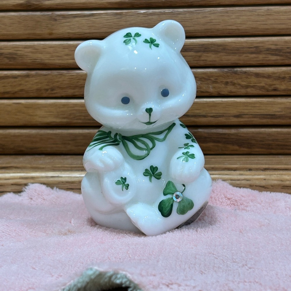 Fenton Milk White glass Bear Figurine Irish Green Clover Shamrocks EUC S Enoch